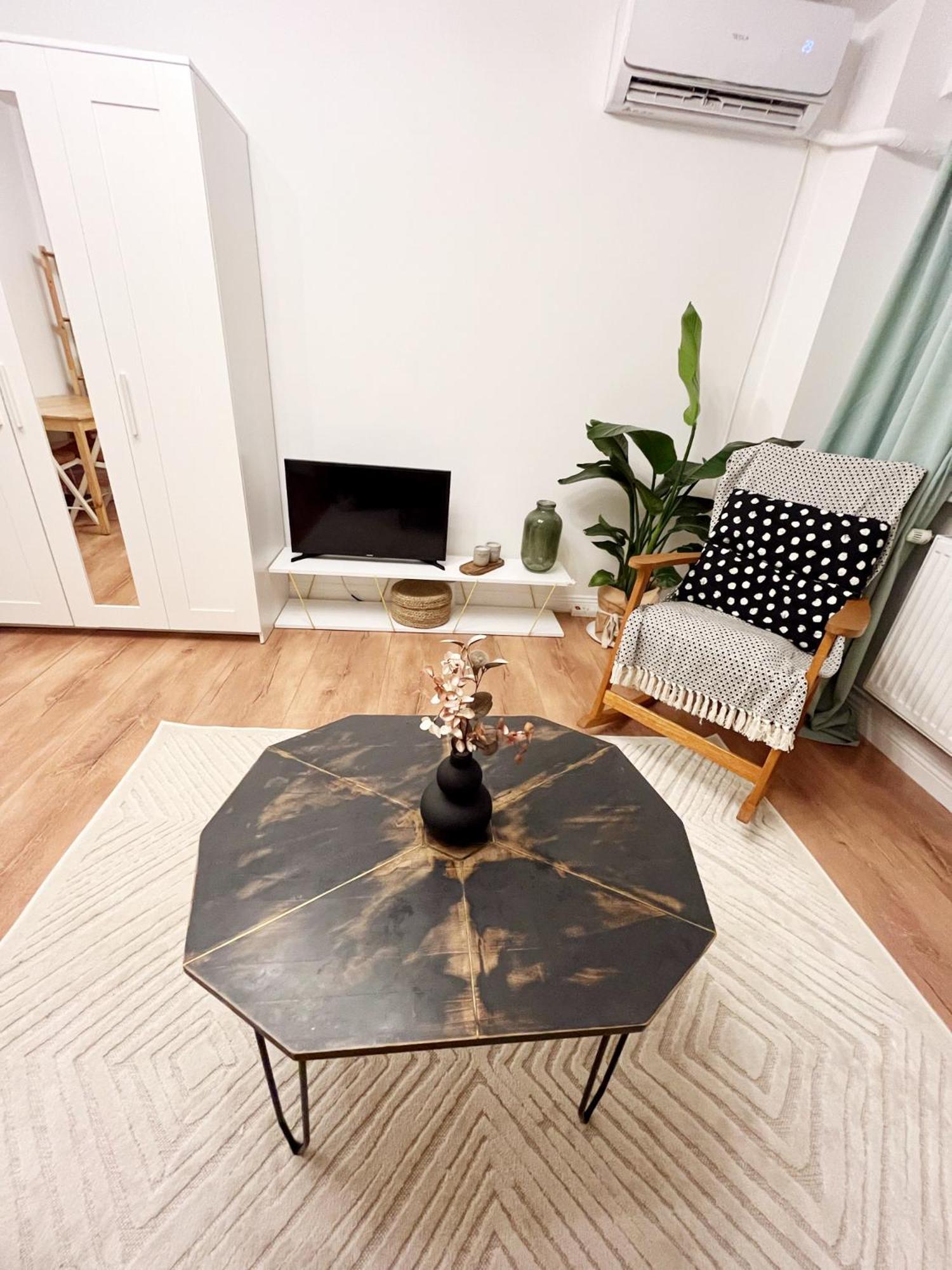 Lola'S Apartament Close To City Center บูคาเรสต์ ภายนอก รูปภาพ